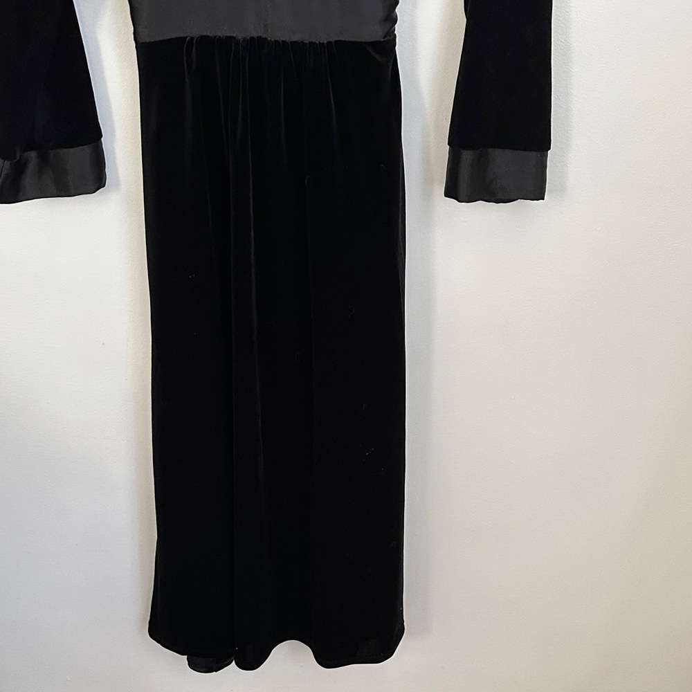 In Bloom Black Velvet Robe - Picture 5 of 5